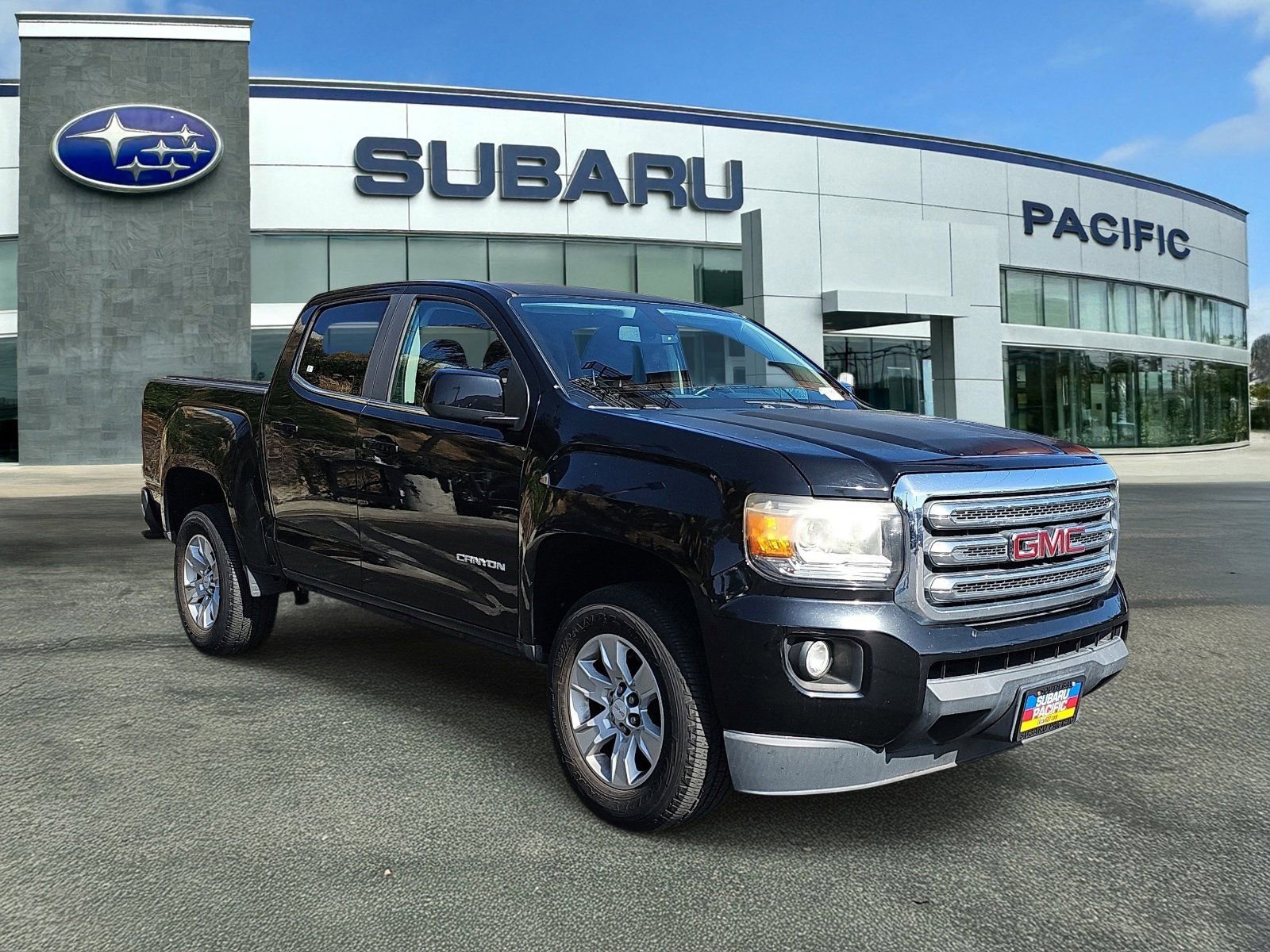 Used 2015 GMC Canyon SLE RWD image 1
