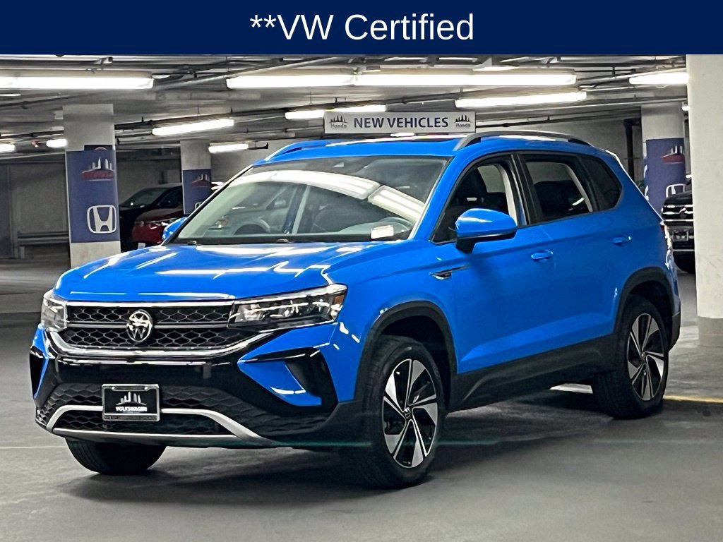 Used 2023 Volkswagen Taos SE w/ Panoramic Sunroof Package AWD/4WD image 3