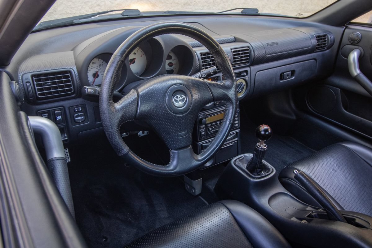 Used 2002 Toyota MR2 RWD image 11