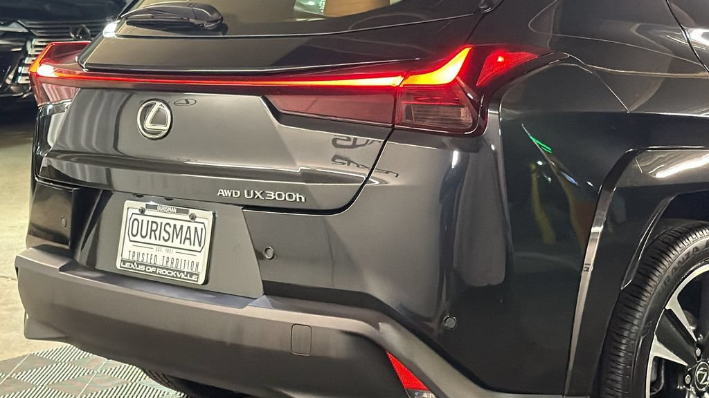 Certified 2025 Lexus UX 300h AWD w/ Accessory Package (Z2) image 9