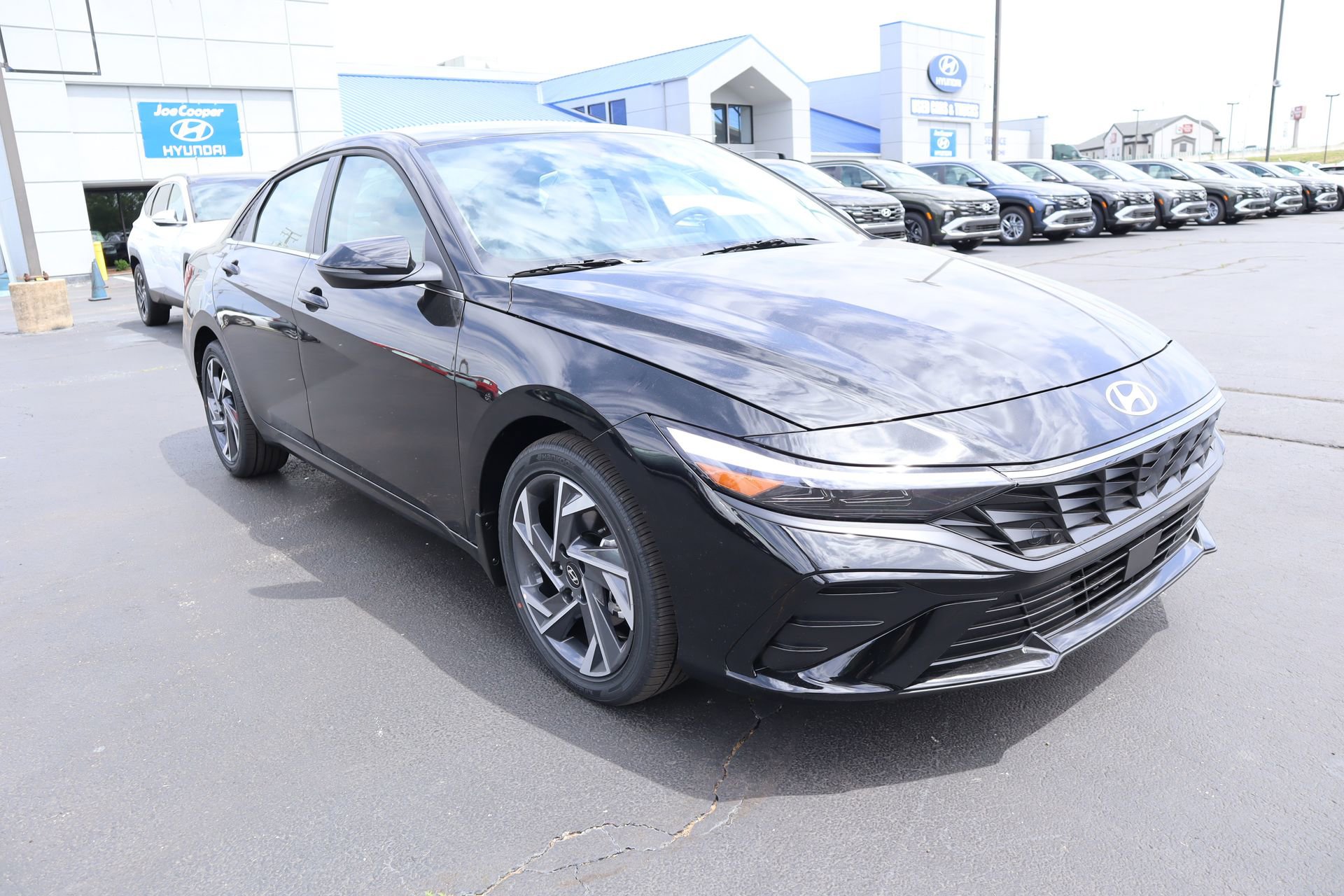 New 2026 Hyundai Elantra Limited FWD 360° Tour