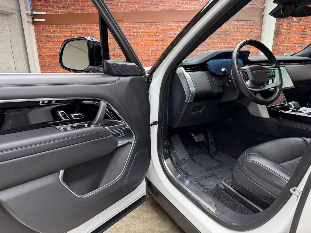 Used 2024 Land Rover Range Rover SE AWD/4WD image 9