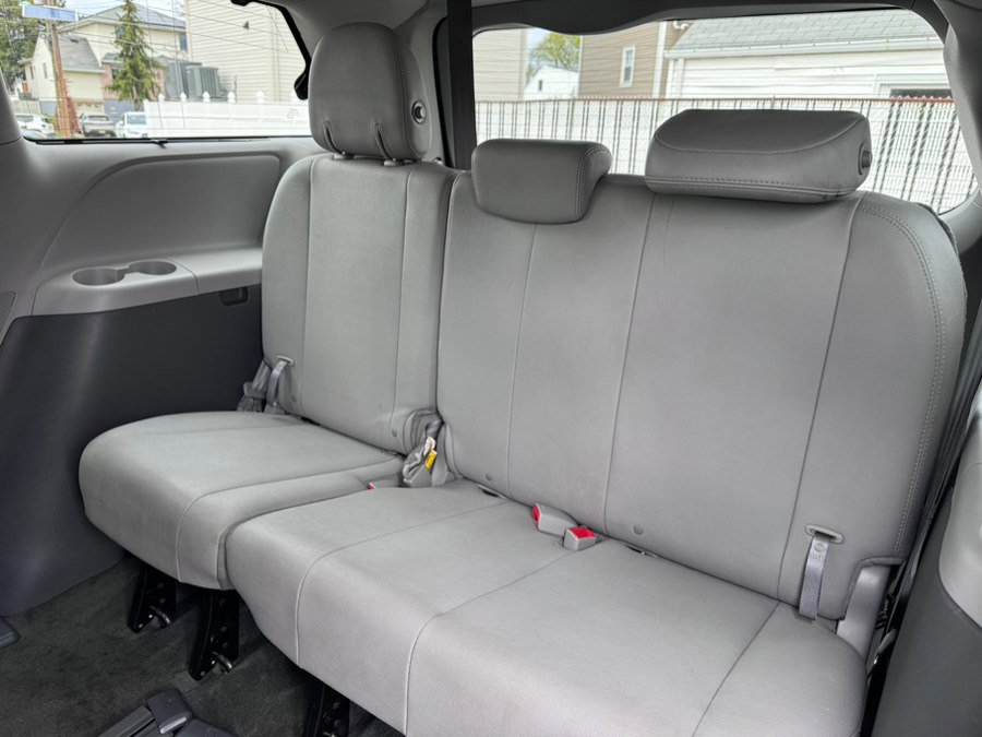 Used 2017 Toyota Sienna XLE Premium image 10