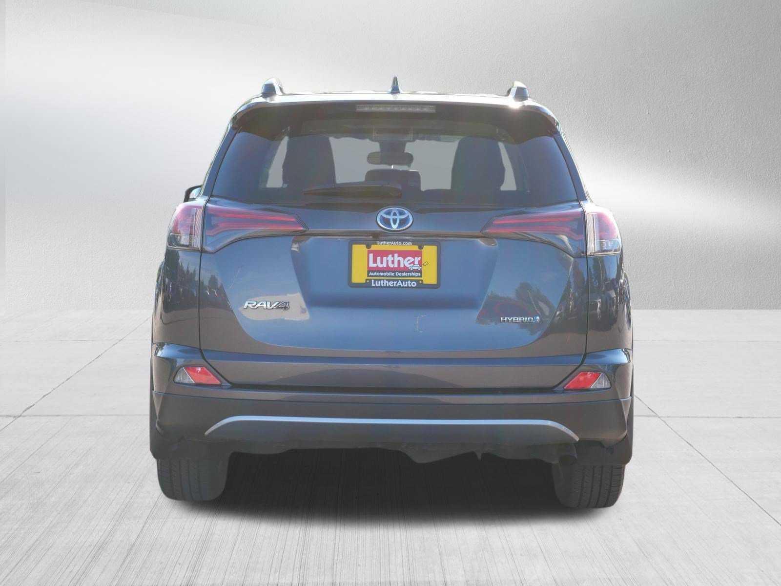 Used 2018 Toyota RAV4 LE AWD/4WD image 6