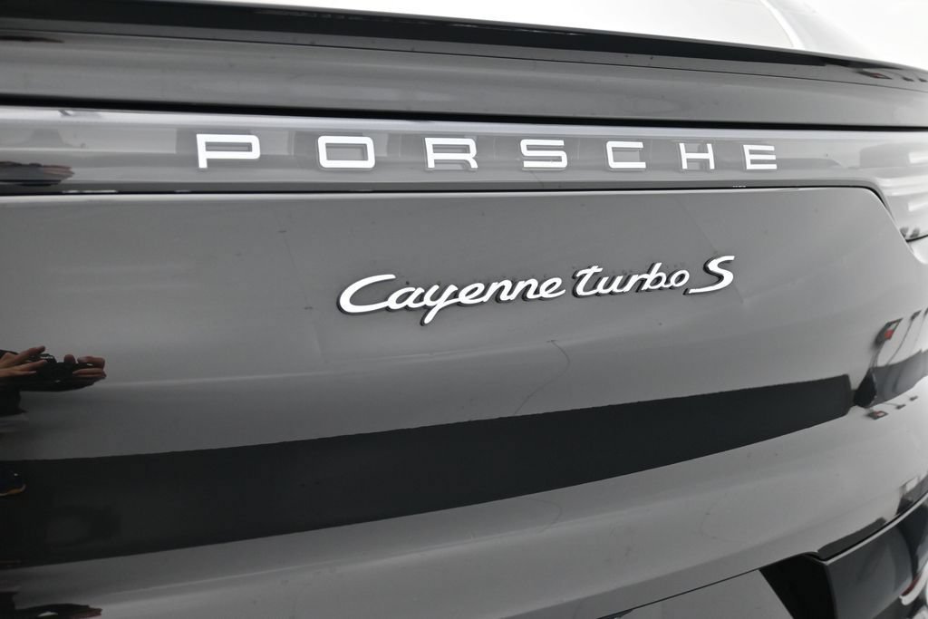 Certified 2023 Porsche Cayenne Turbo S AWD/4WD image 21
