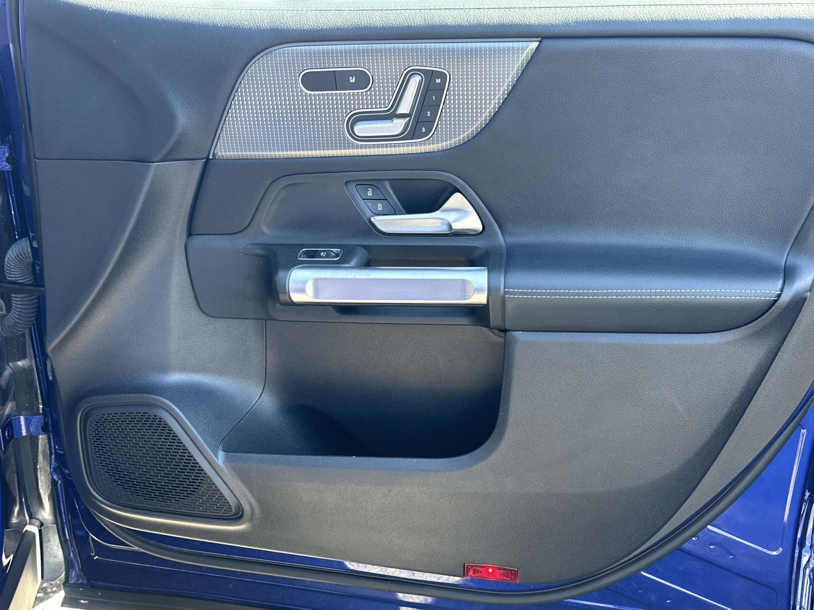 Used 2021 Mercedes-Benz GLB 250 GLB 250 image 8