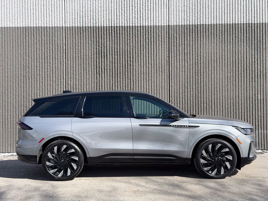 Used 2024 Lincoln Nautilus Reserve w/ Jet Appearance Package (87T) image 8