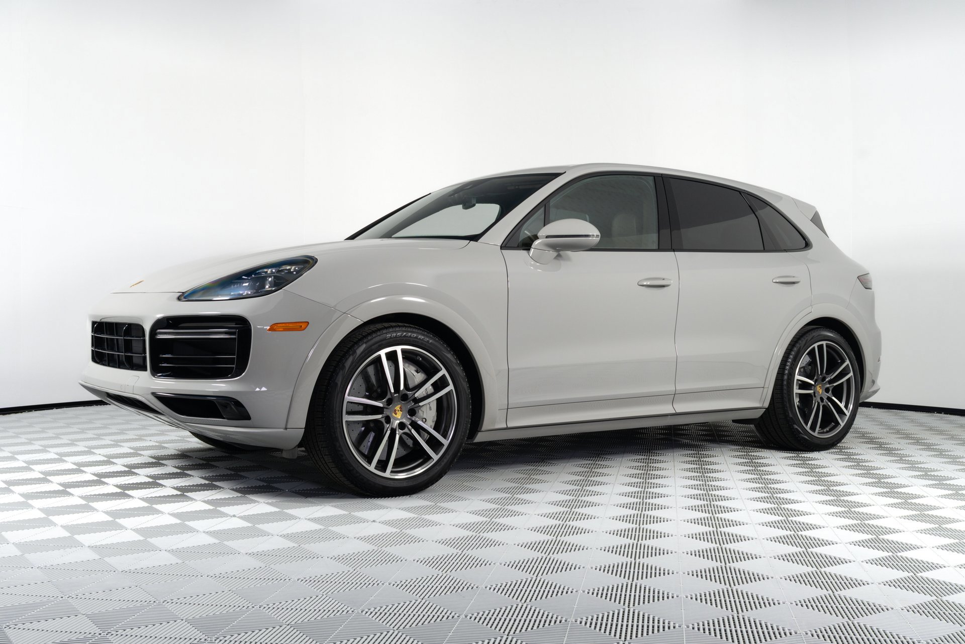 Used 2022 Porsche Cayenne Turbo AWD/4WD image 3