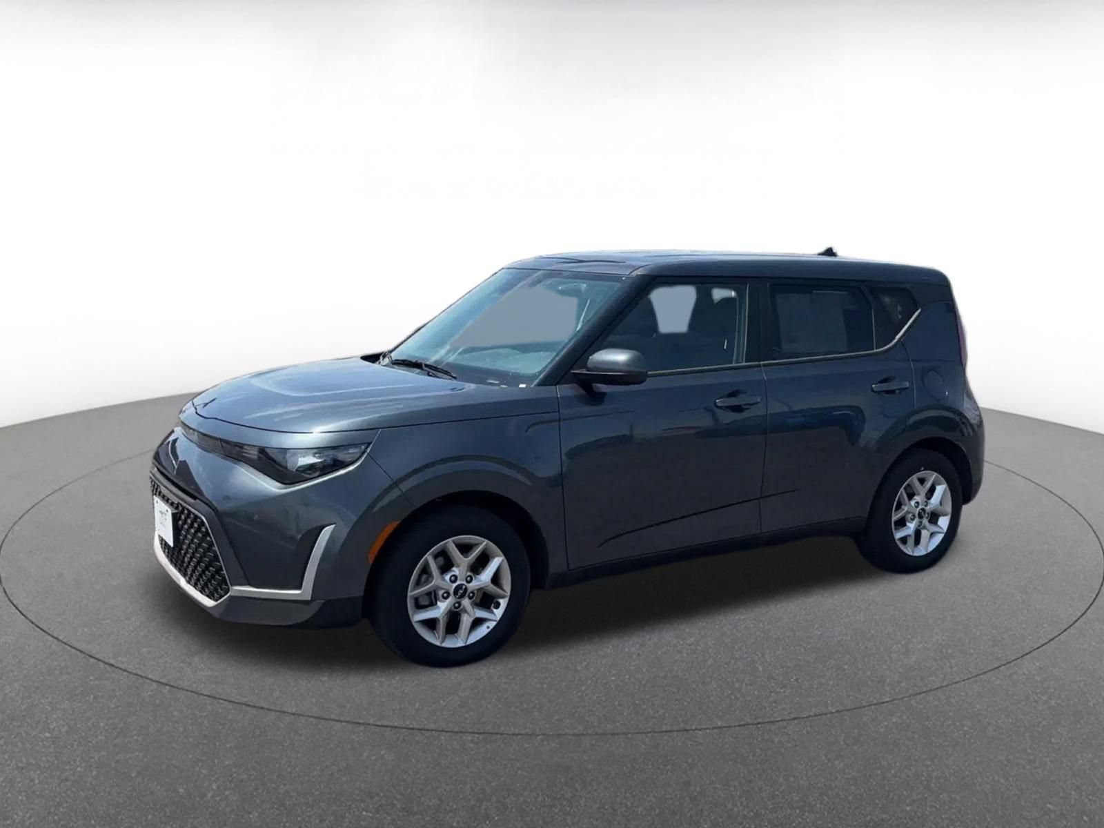 Used 2025 Kia Soul LX w/ LX Technology Package FWD image 6