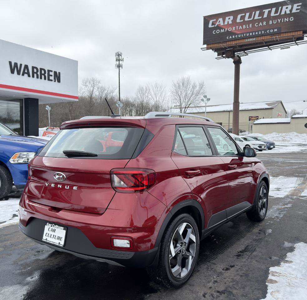 Used 2024 Hyundai Venue SEL FWD image 12