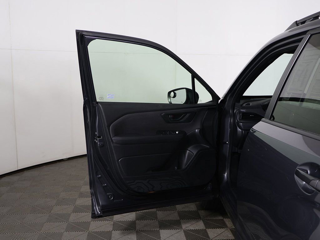 Used 2025 Subaru Forester Premium image 19