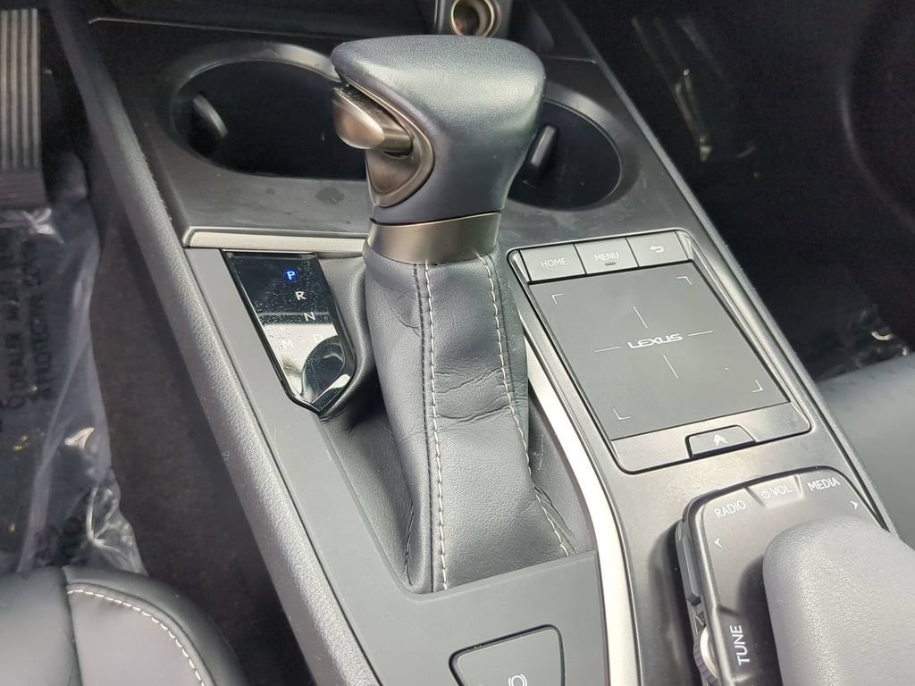 Used 2022 Lexus UX 200 w/ Accessory Package (Z2) FWD image 24