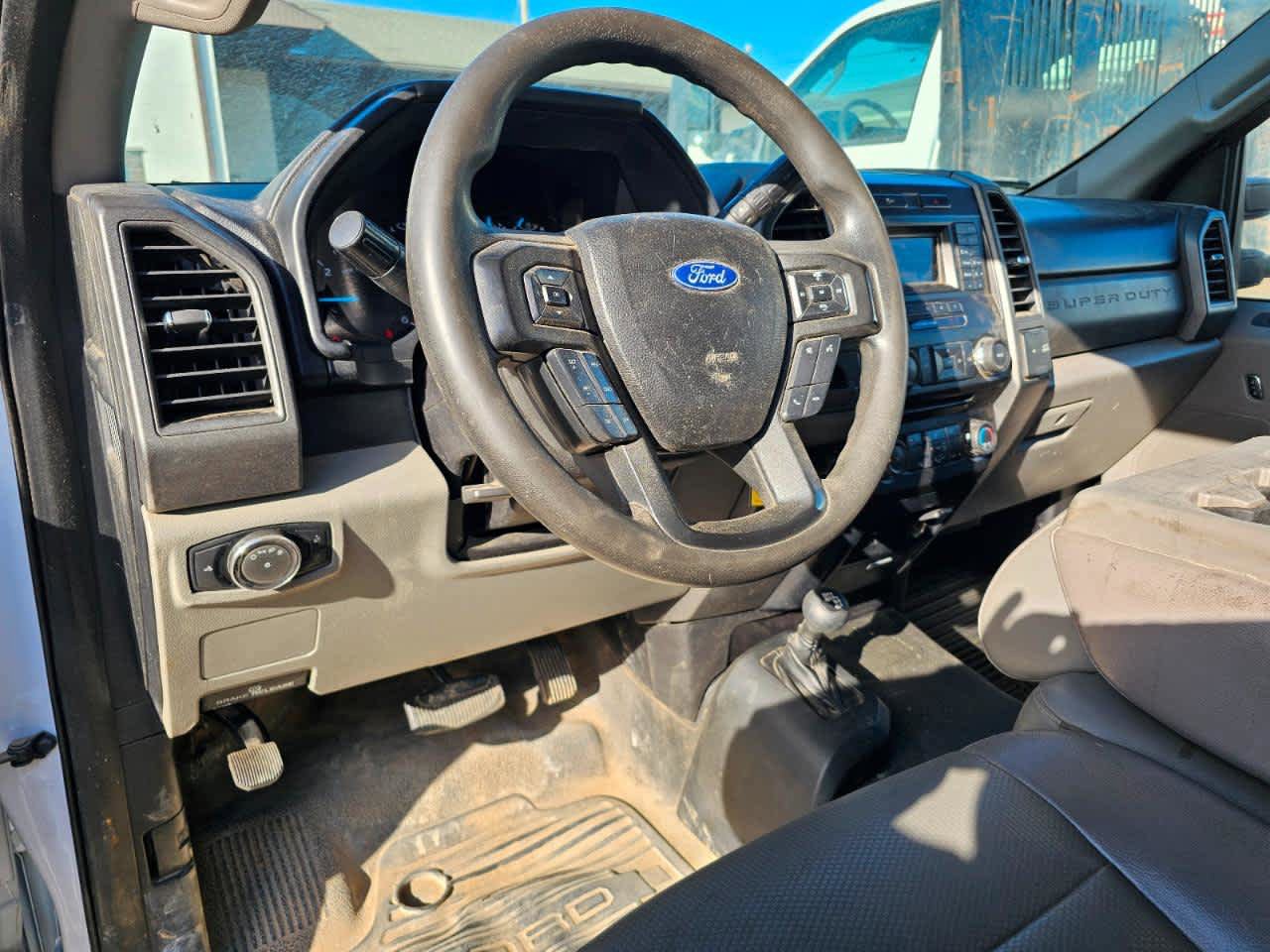 Used 2018 Ford F550 4x4 Regular Cab Super Duty image 12