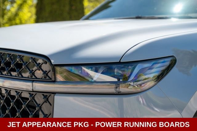 Used 2025 Lincoln Navigator Reserve w/ Jet Appearance Package image 4