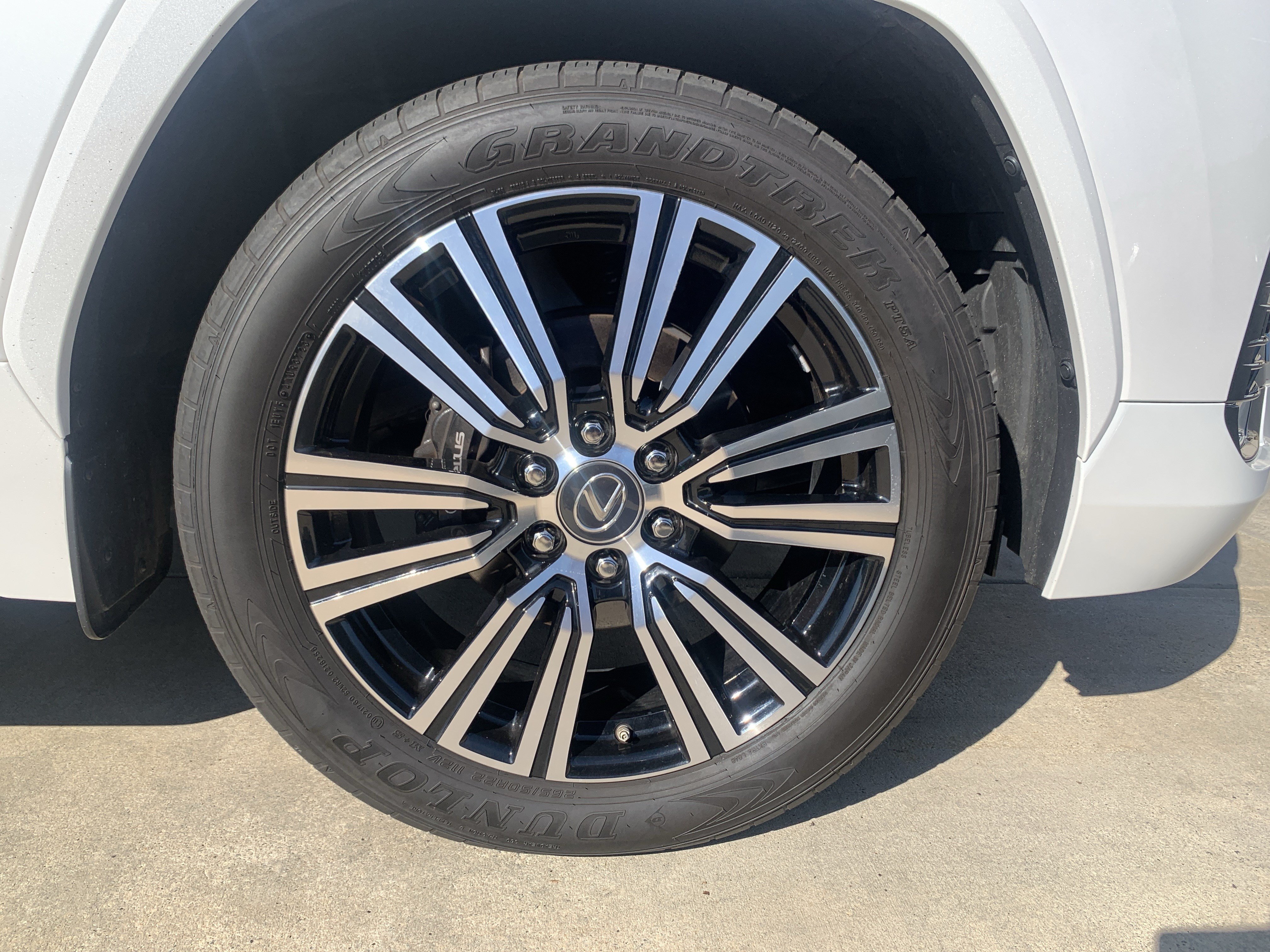 Used 2023 Lexus LX 600 4WD w/ Luxury Package image 13