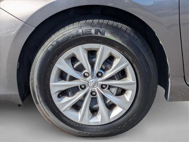 Used 2017 Toyota Camry LE image 24