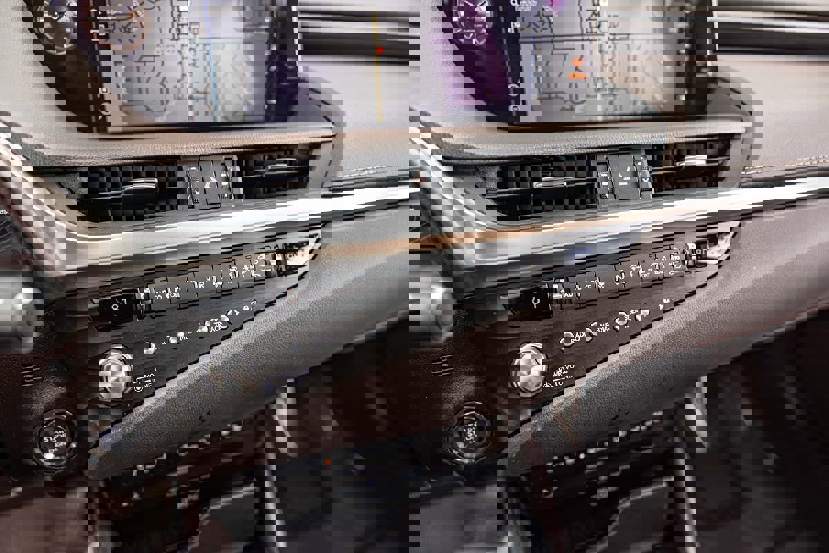 Used 2021 Lexus ES 250 w/ Accessory Package 2 image 28