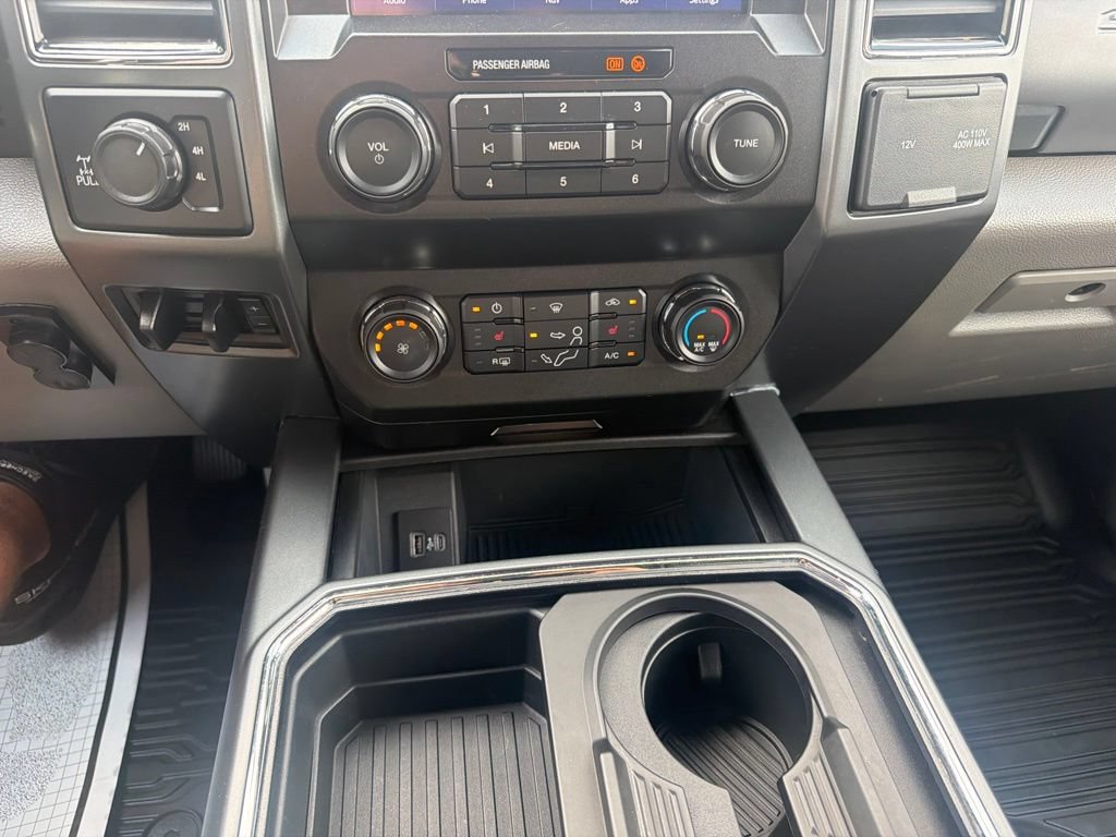 Used 2022 Ford F350 XLT w/ XLT Premium Package AWD/4WD image 32