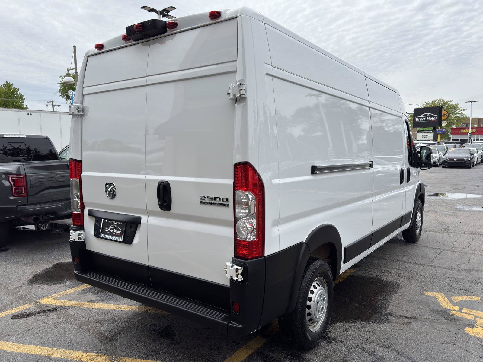 Used 2025 RAM ProMaster 2500 w/ Convenience Group FWD image 11