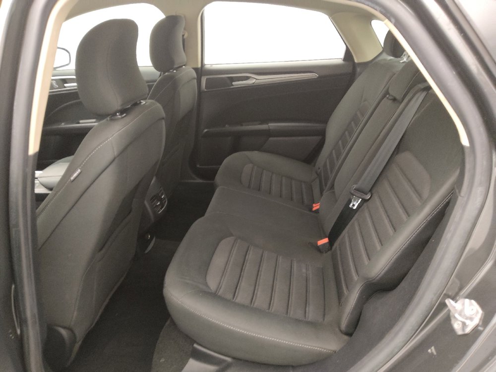 Used 2019 Ford Fusion SE image 18