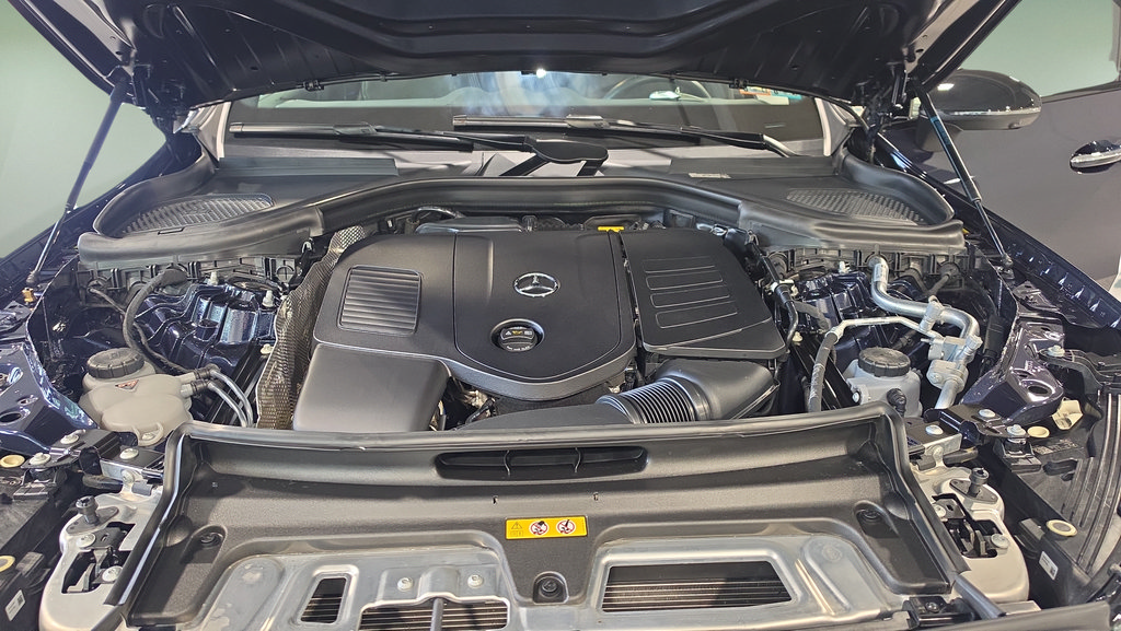 Used 2024 Mercedes-Benz GLC 300 4MATIC image 11