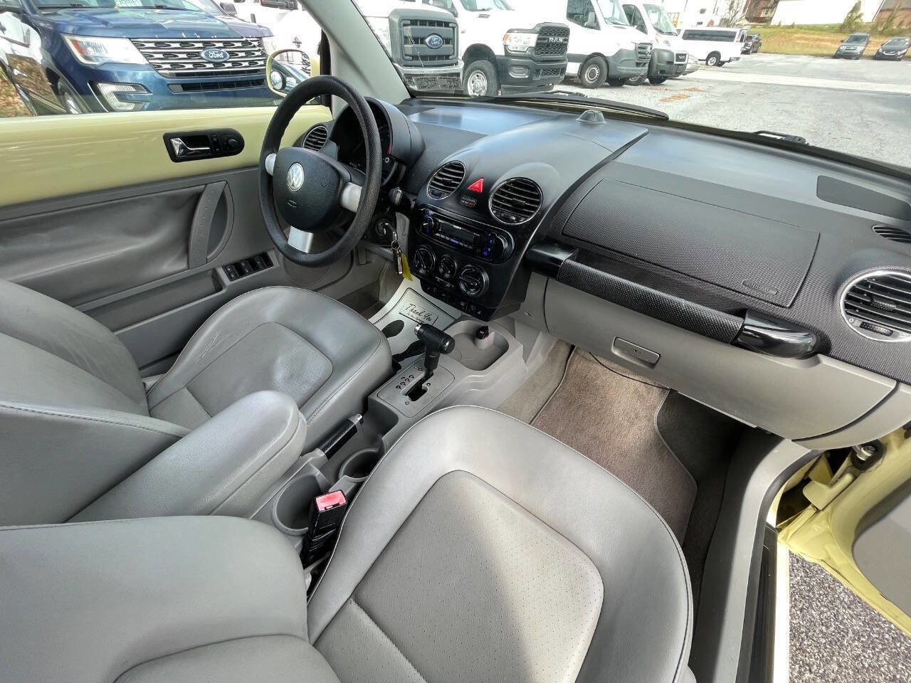 Used 2006 Volkswagen Beetle 2.5 PZEV 2dr Convertible (2.5L image 33