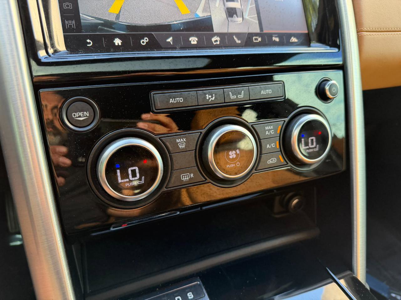 Used 2018 Land Rover Discovery HSE Luxury AWD/4WD image 39