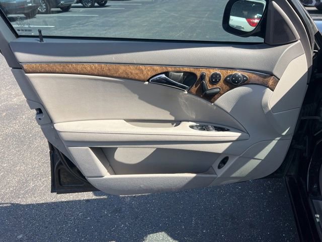 Used 2009 Mercedes-Benz E 350 4MATIC Sedan image 24