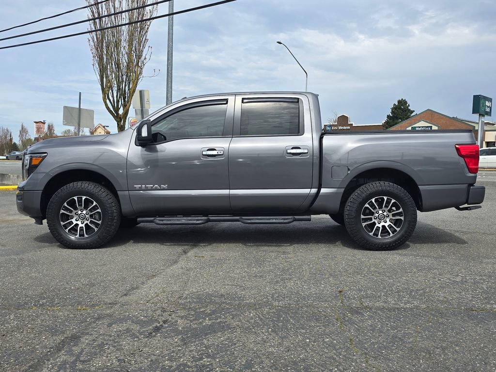 Used 2021 Nissan Titan SV w/ SV Convenience Package image 5