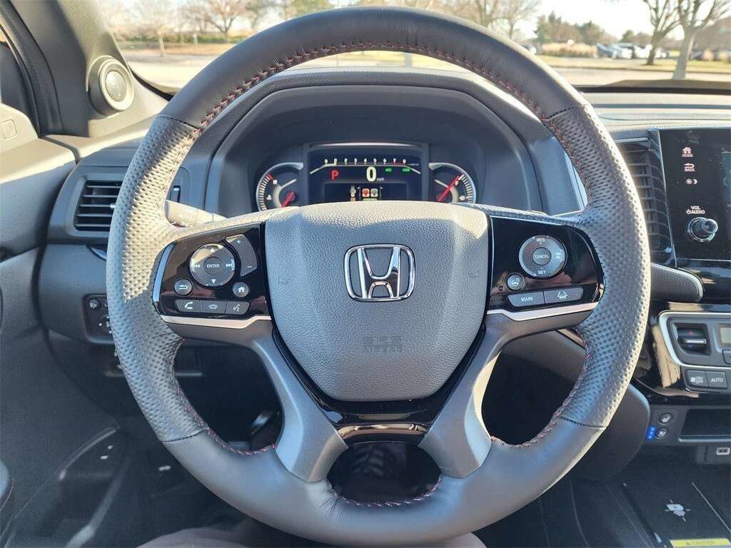 Used 2024 Honda Passport Black Edition image 27