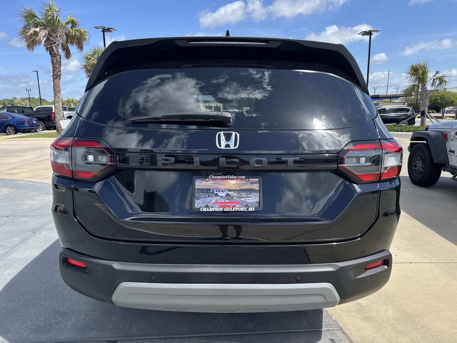 Used 2025 Honda Pilot EX-L image 6