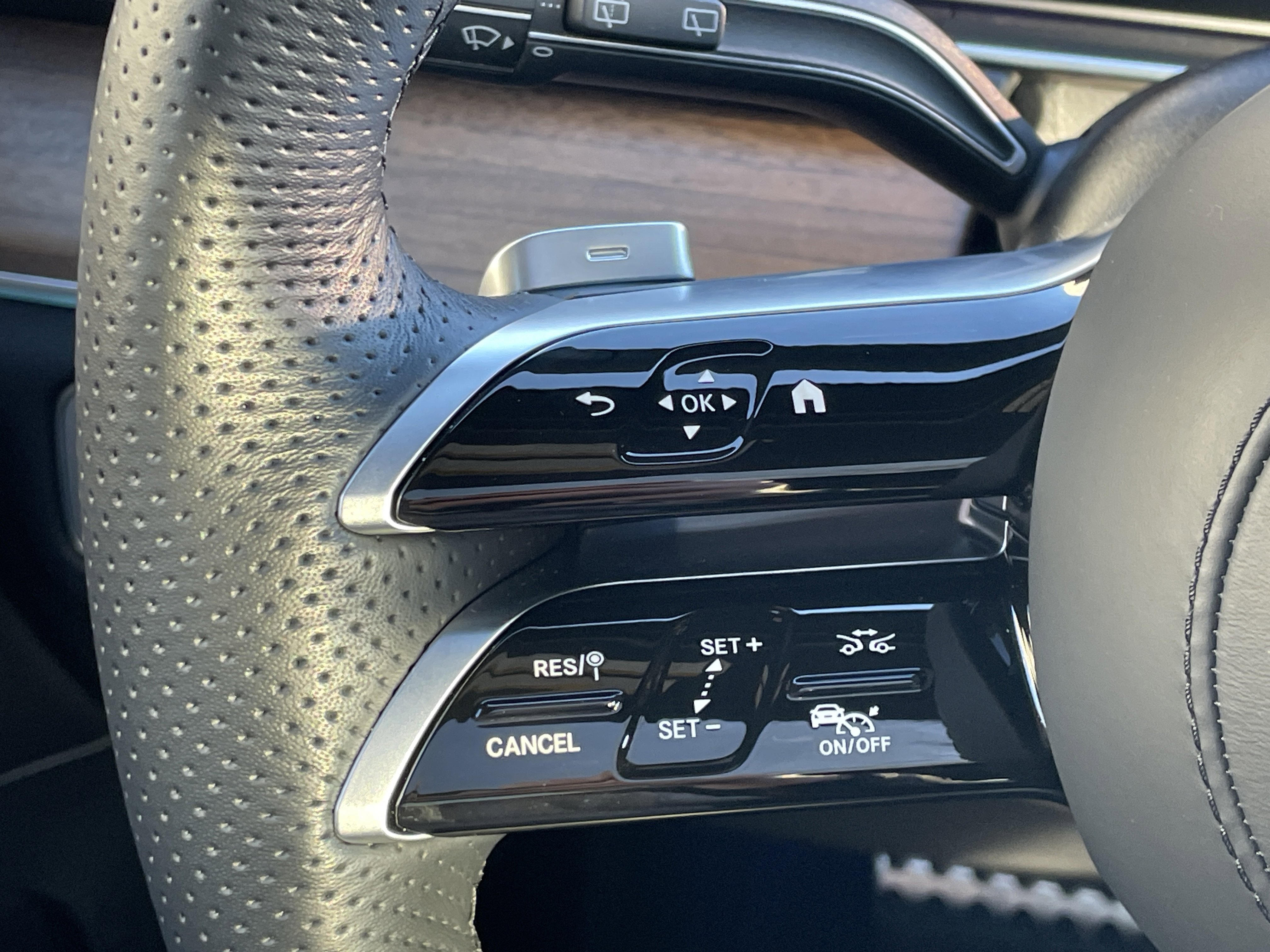 Certified 2025 Mercedes-Benz GLS 450 4MATIC image 29