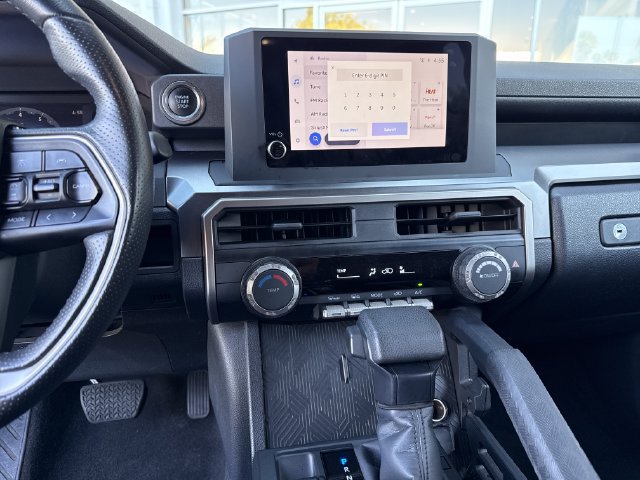 Used 2025 Toyota 4Runner SR5 AWD/4WD image 18