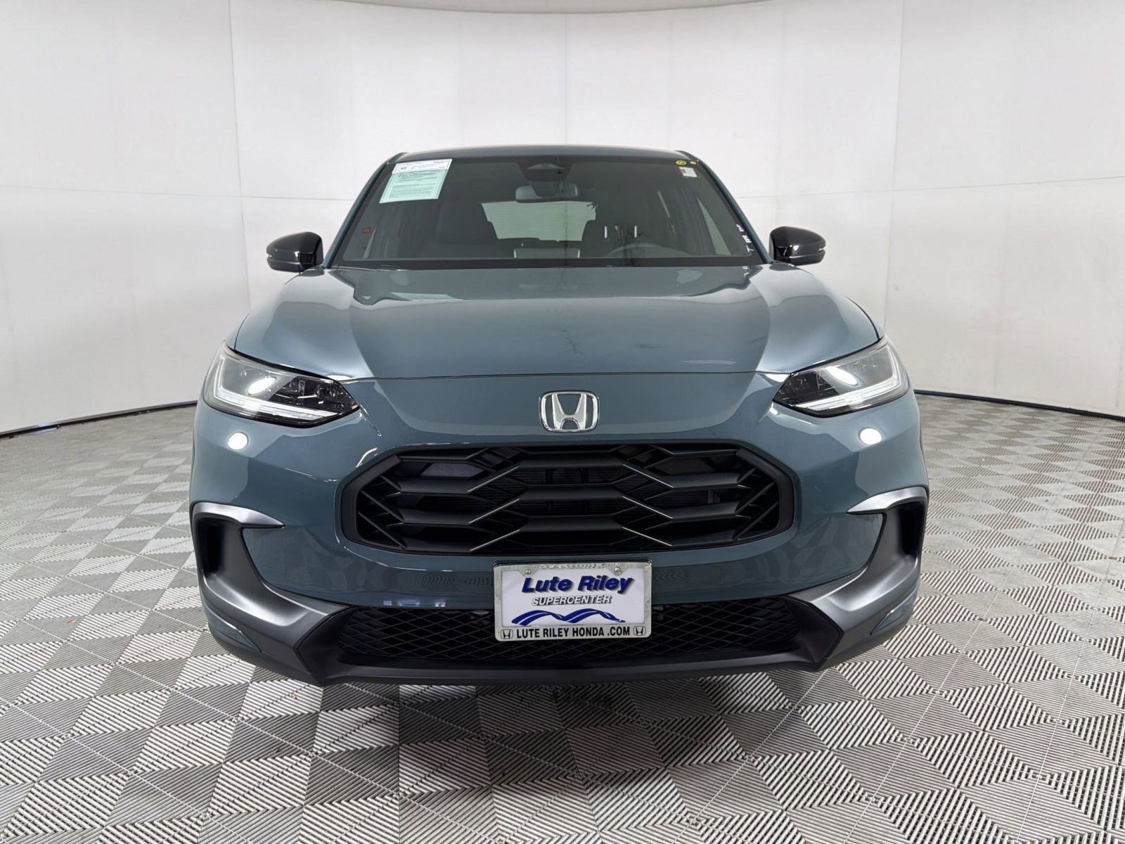 Certified 2025 Honda HR-V Sport image 6