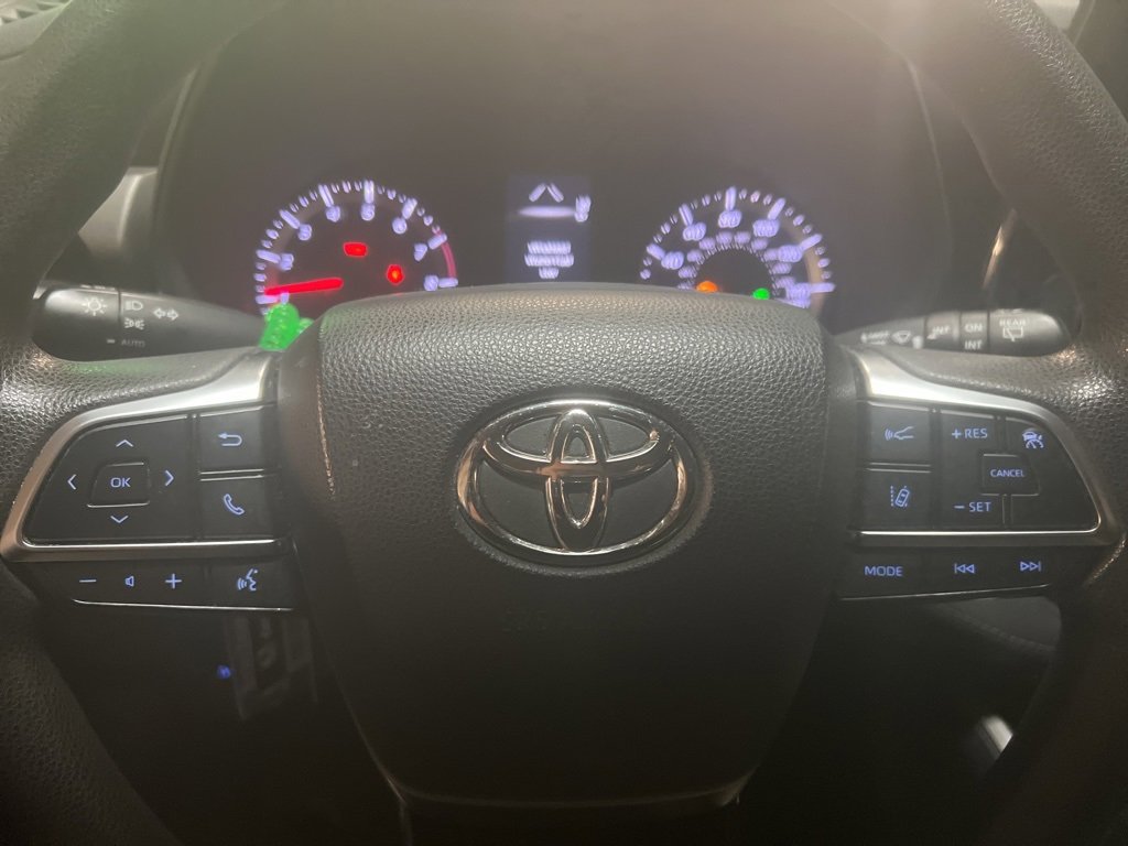 Used 2021 Toyota Highlander L image 4