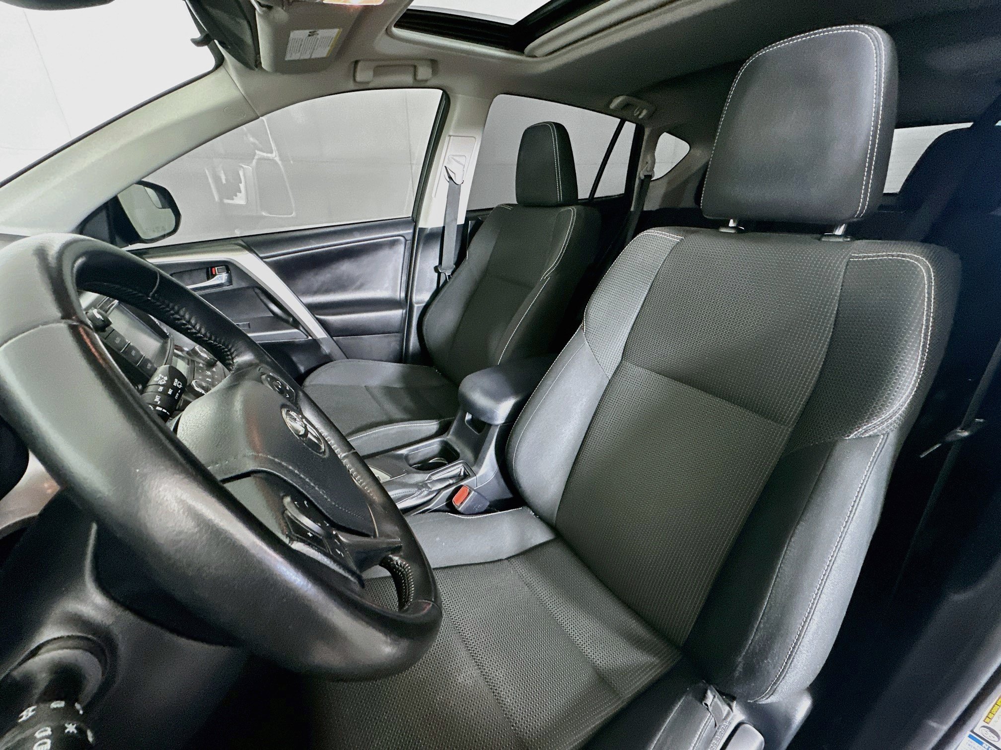 Used 2017 Toyota RAV4 XLE AWD/4WD image 13