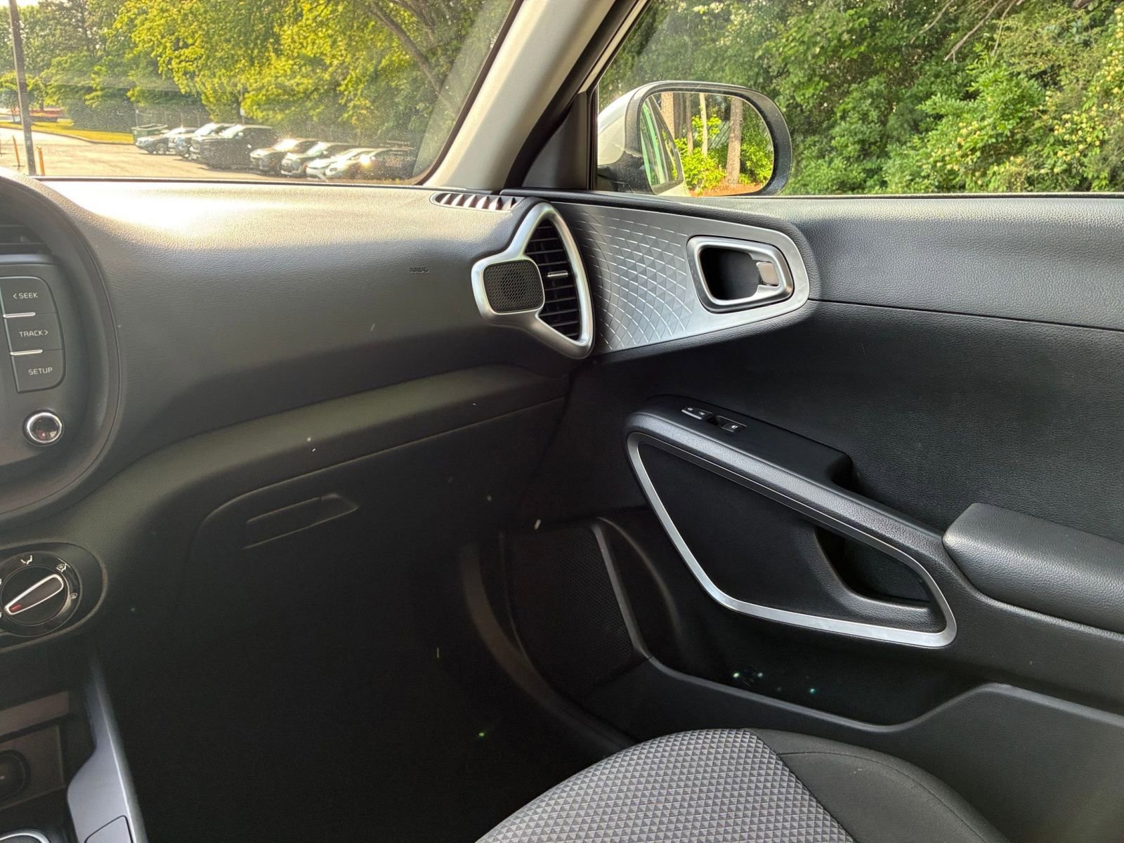 Used 2025 Kia Soul LX w/ LX Technology Package FWD image 42