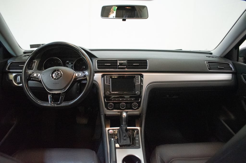 Used 2019 Volkswagen Passat 2.0T Wolfsburg FWD image 11