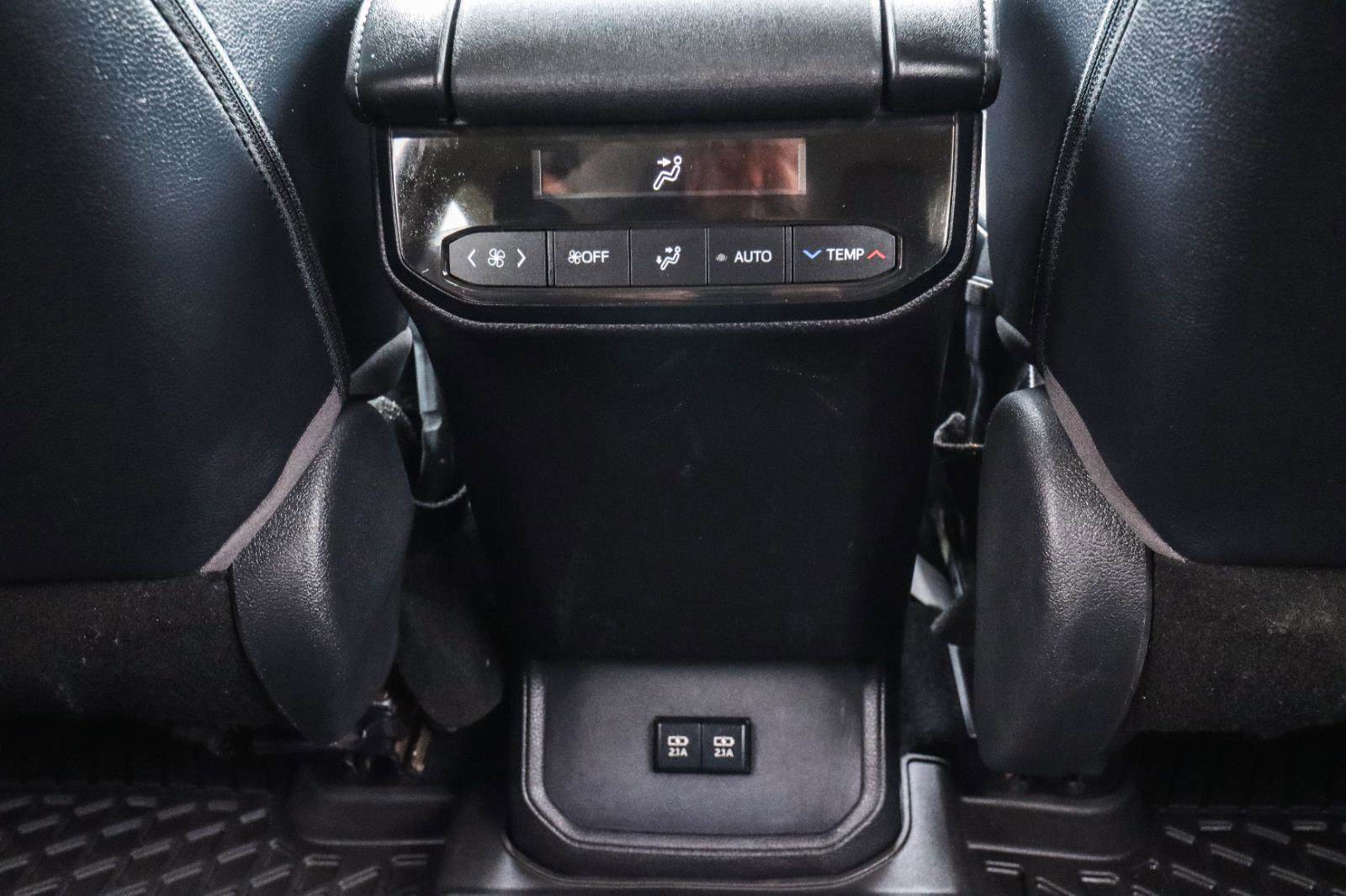 Used 2020 Toyota Highlander XLE image 35