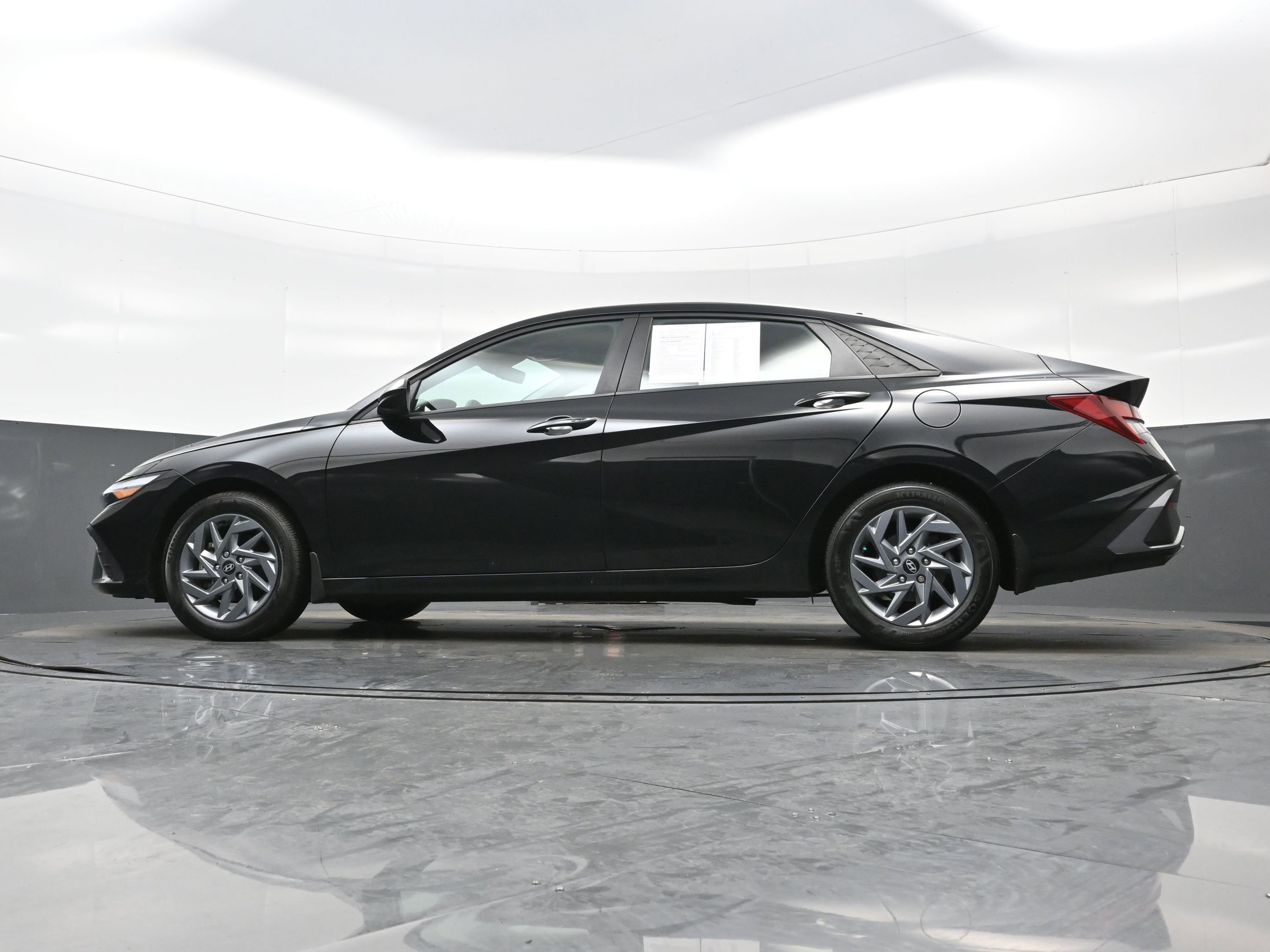 Used 2024 Hyundai Elantra SEL image 24