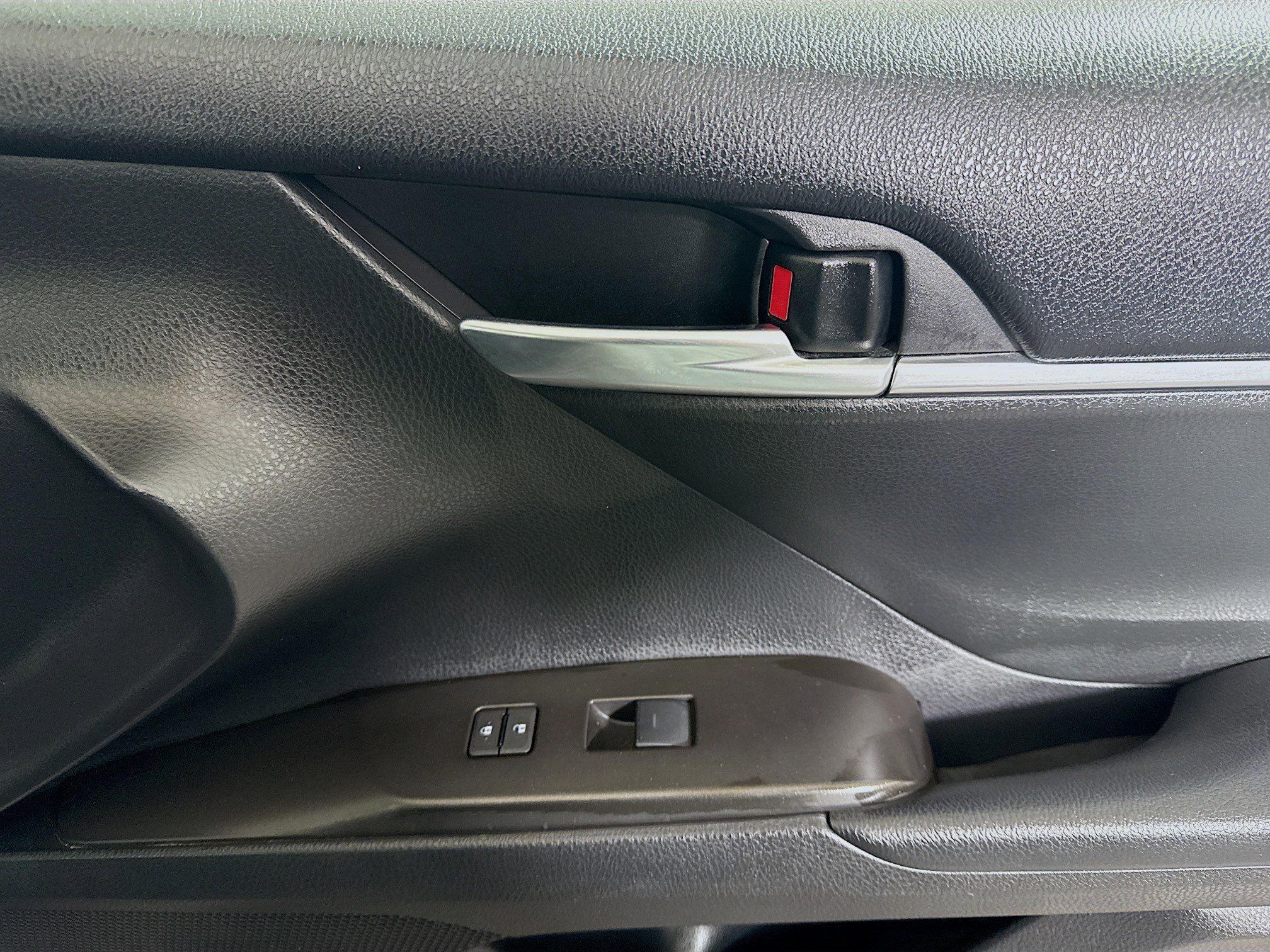 Used 2024 Toyota Camry SE image 30