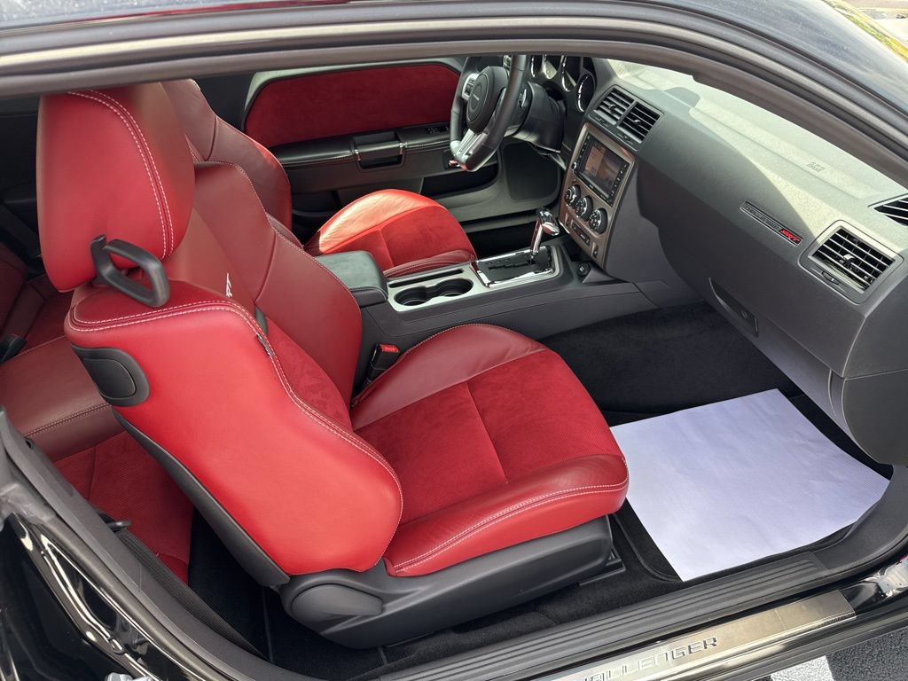 Used 2014 Dodge Challenger SRT8 w/ Harman/Kardon Audio Group RWD image 12