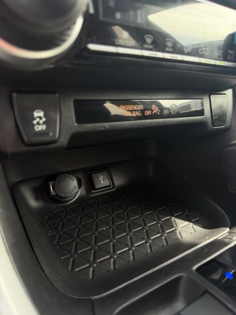 Used 2021 Toyota RAV4 LE FWD image 19