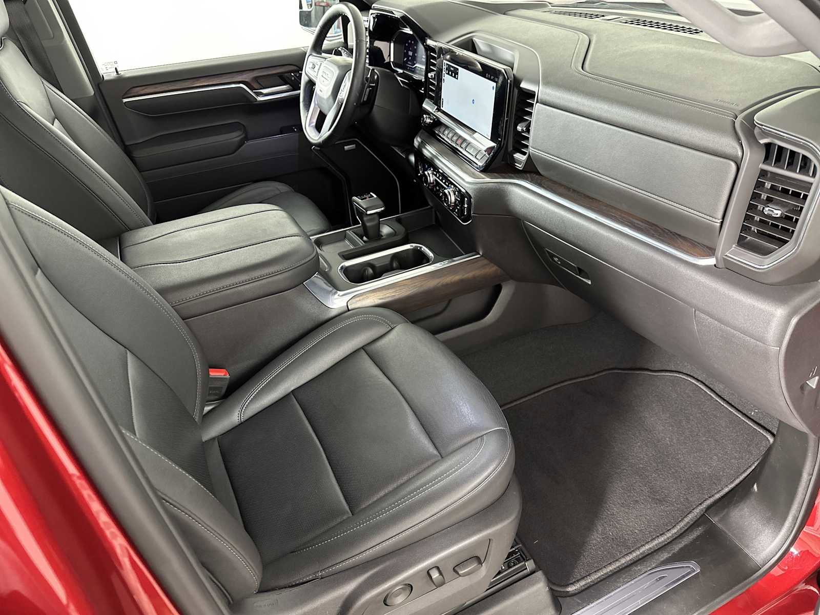 Used 2024 GMC Sierra 1500 SLT w/ SLT Premium Package image 30