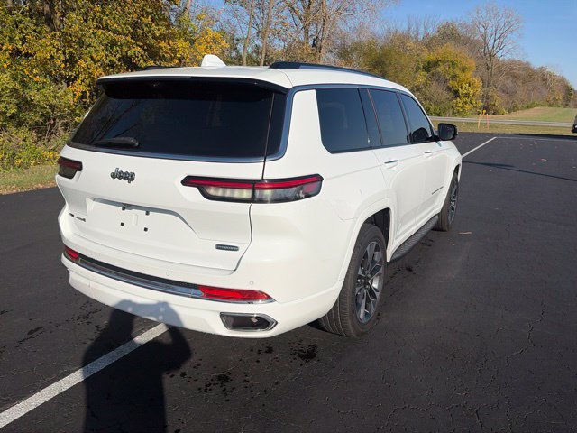 Used 2022 Jeep Grand Cherokee L Overland w/ Luxury Tech Group IV AWD/4WD image 11