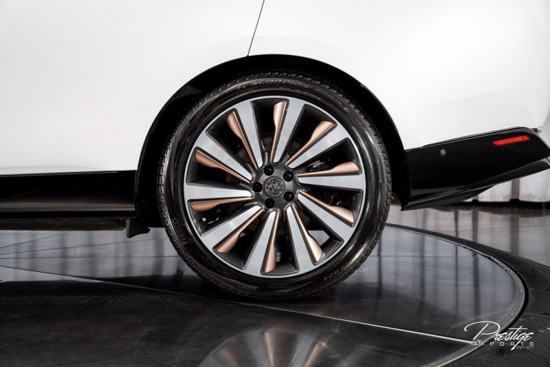 Used 2023 Land Rover Range Rover SV image 8