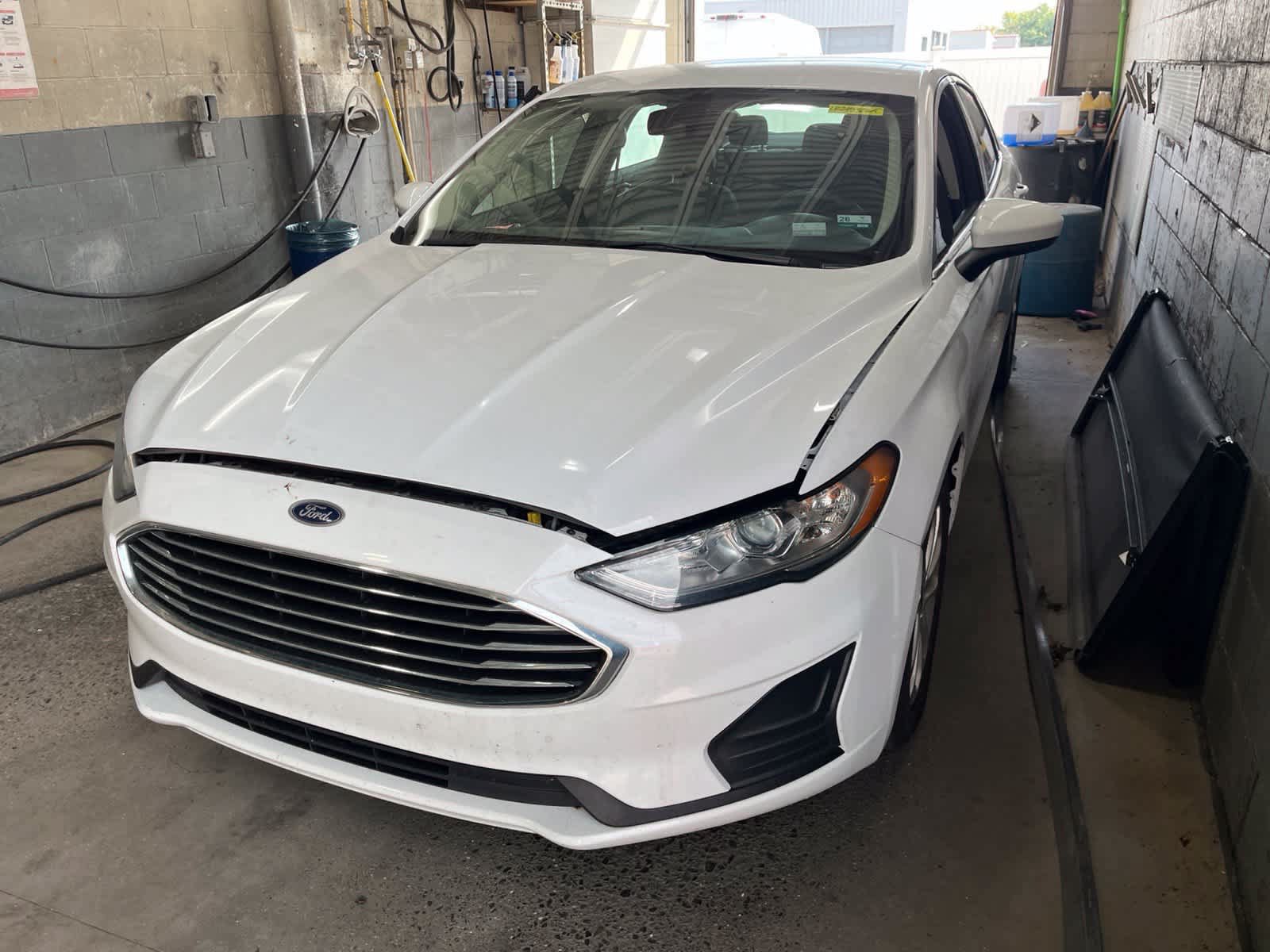 Used 2020 Ford Fusion SE FWD image 3