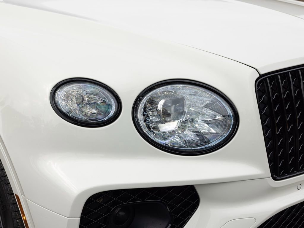 Used 2023 Bentley Bentayga Extended Wheelbase image 19
