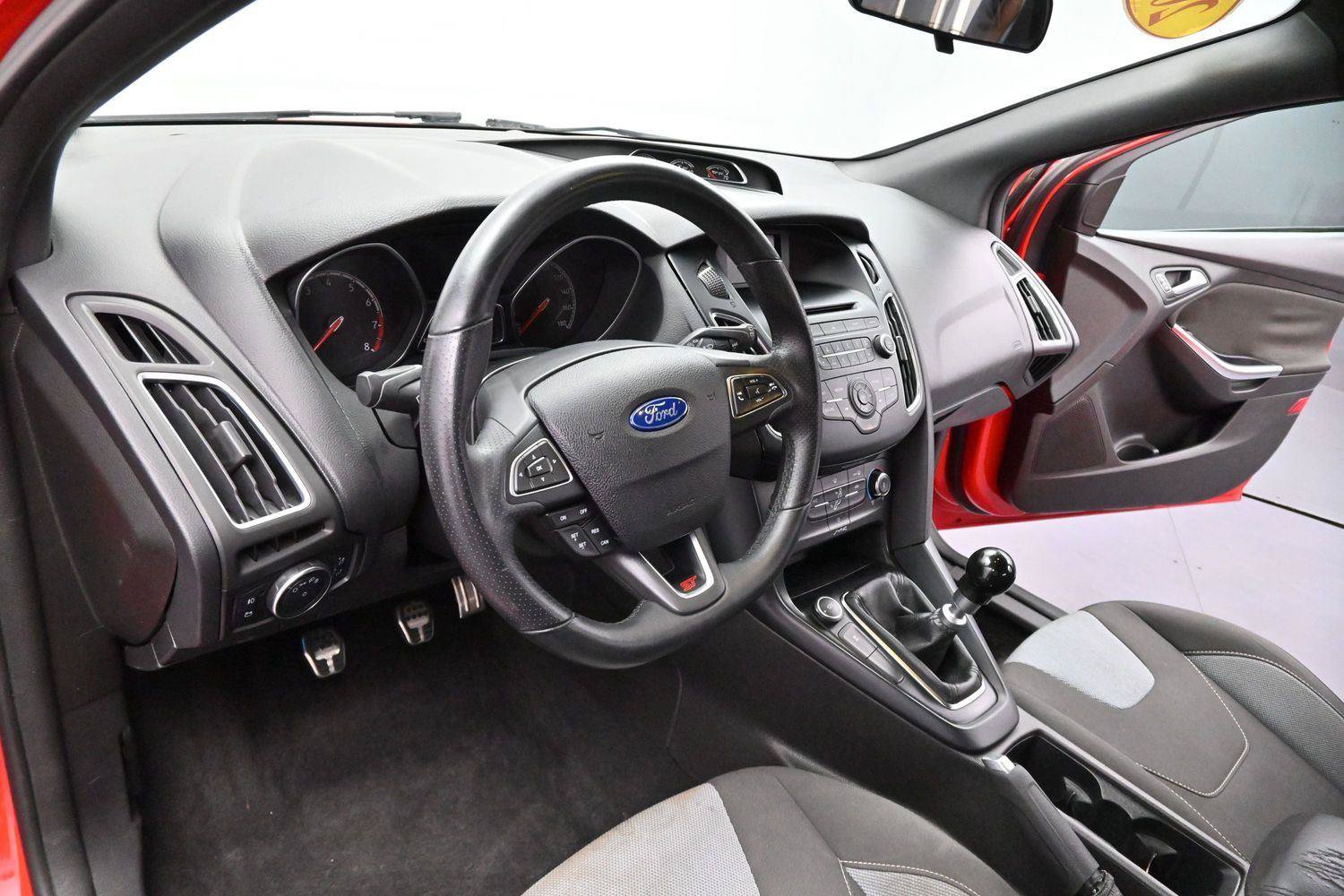 Used 2016 Ford Focus ST FWD image 15