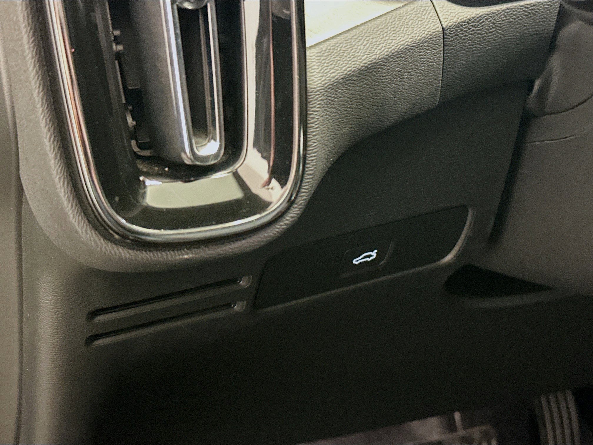 Used 2025 Volvo XC40 B5 Plus image 17